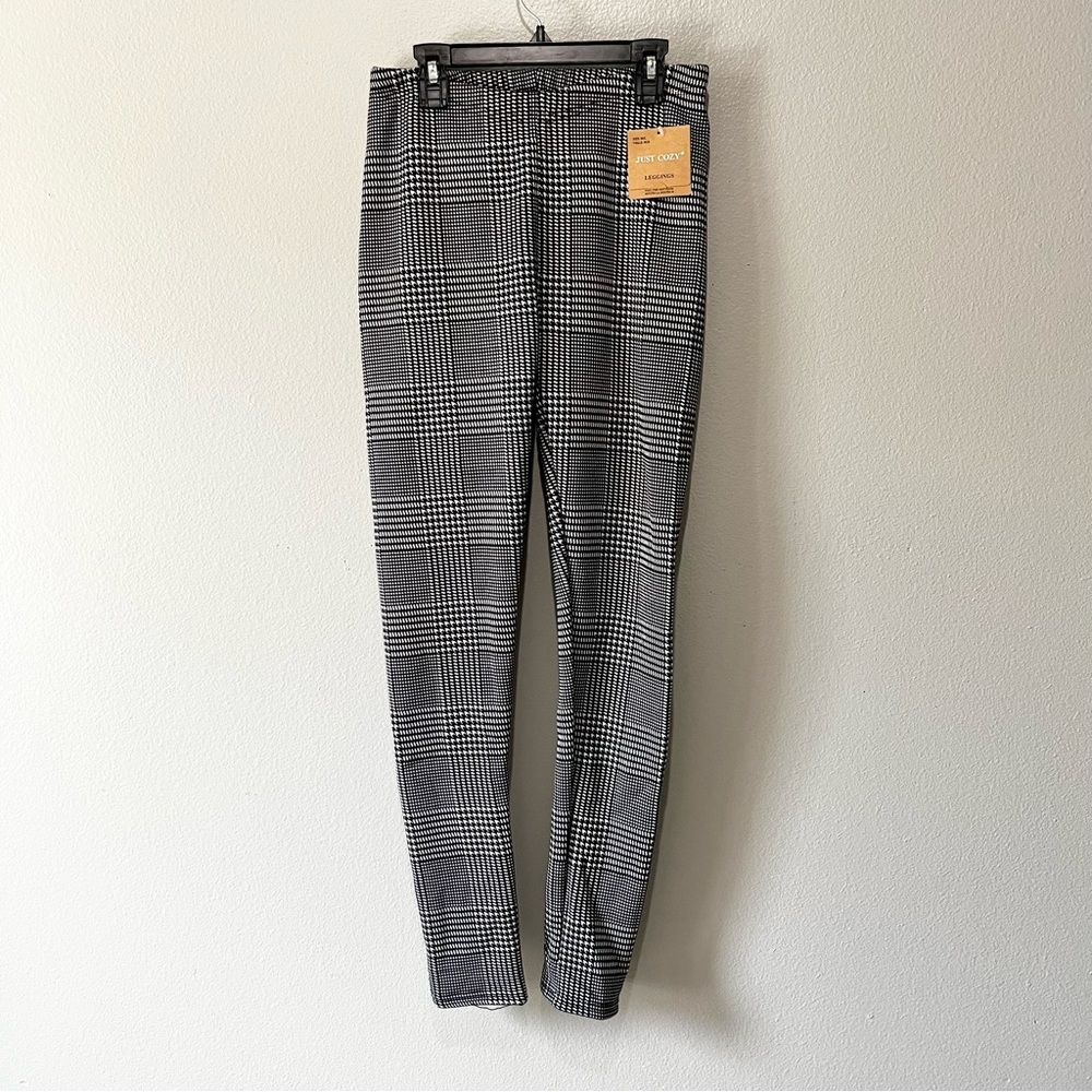JUST COZY- NWT High Rise Black and White Printed Fleece Lined Leggings Size M/L